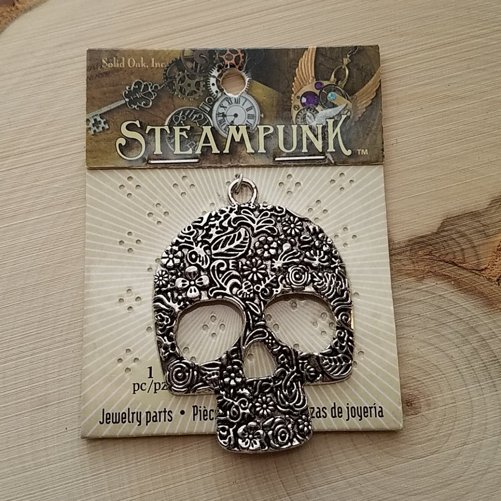 Steampunk Skull Florals Pendant